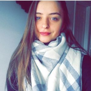 Meet your Posher, Lilia